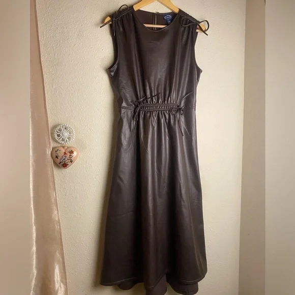 🎀 Gorgeous Faux Leather Midi Dress with Cinch Waist Size Small 4-6 - Picture 8 of 8